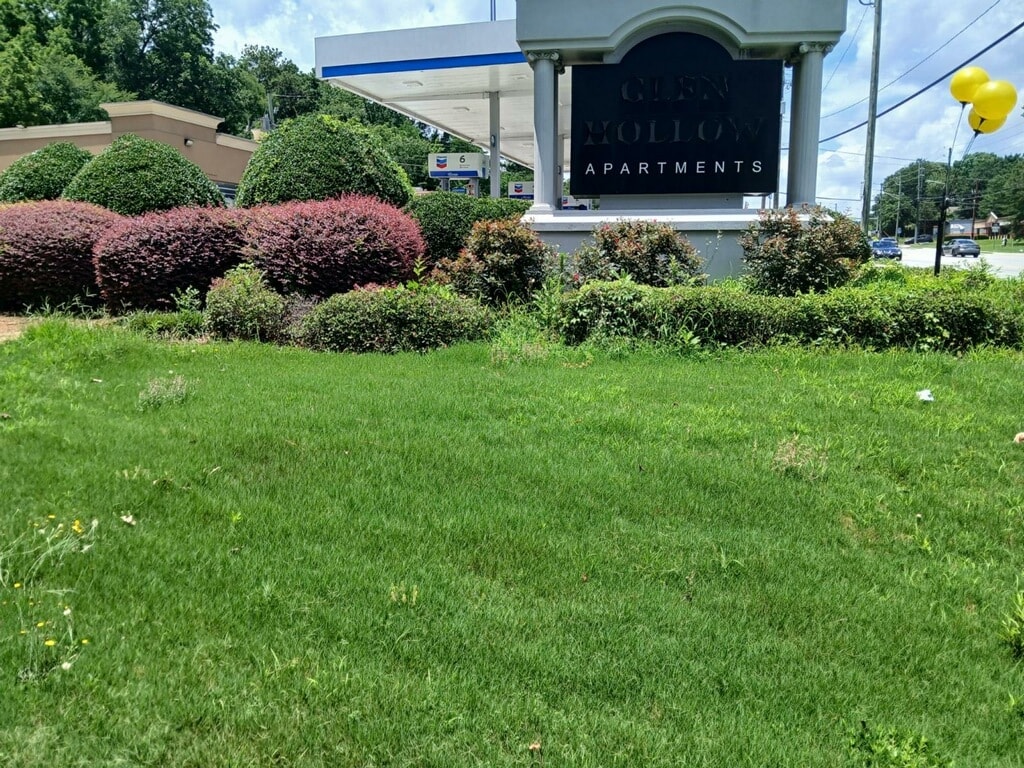 Glen Hollow Apartments property grounds